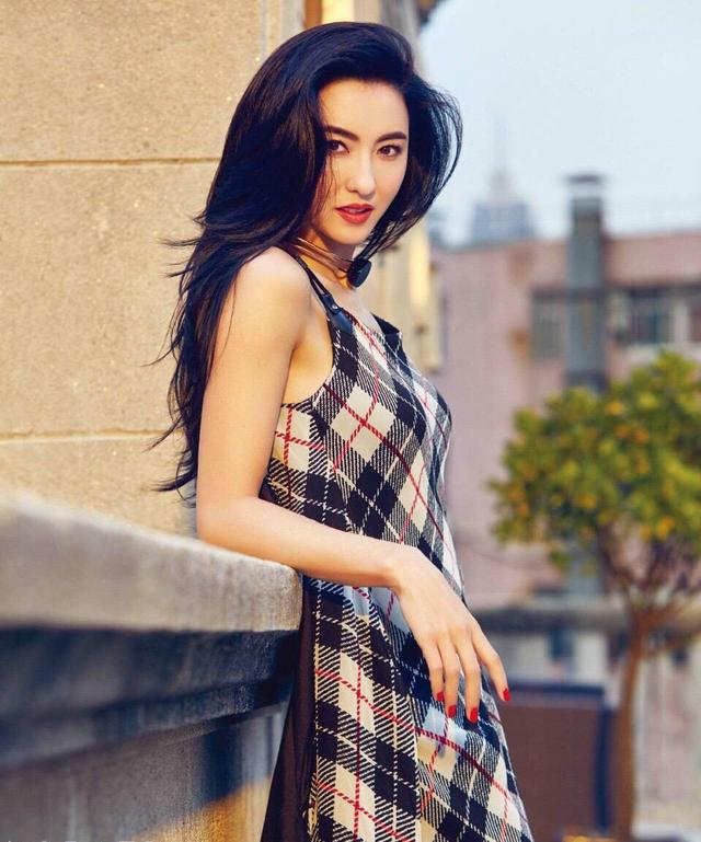 与张柏芝结婚离婚，与王菲分分合合，谢霆锋的婚恋观藏着2个真相