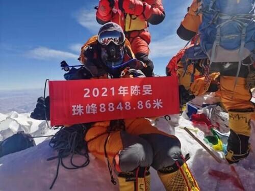 冰点特稿第1249期：52岁女人的8848米征途