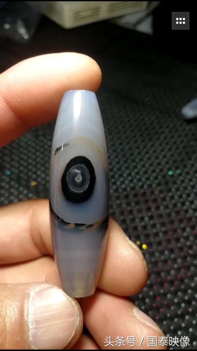 这样的八字形的天珠是不是极品你们看看能出什么价格可以拿回收藏