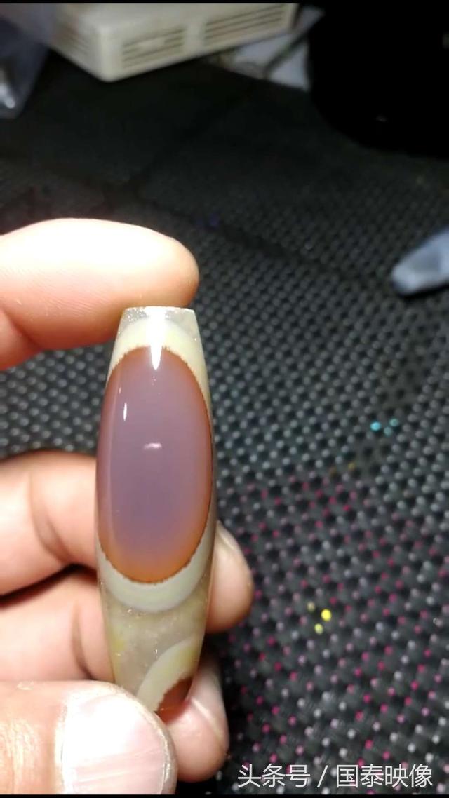 这样的八字形的天珠是不是极品你们看看能出什么价格可以拿回收藏