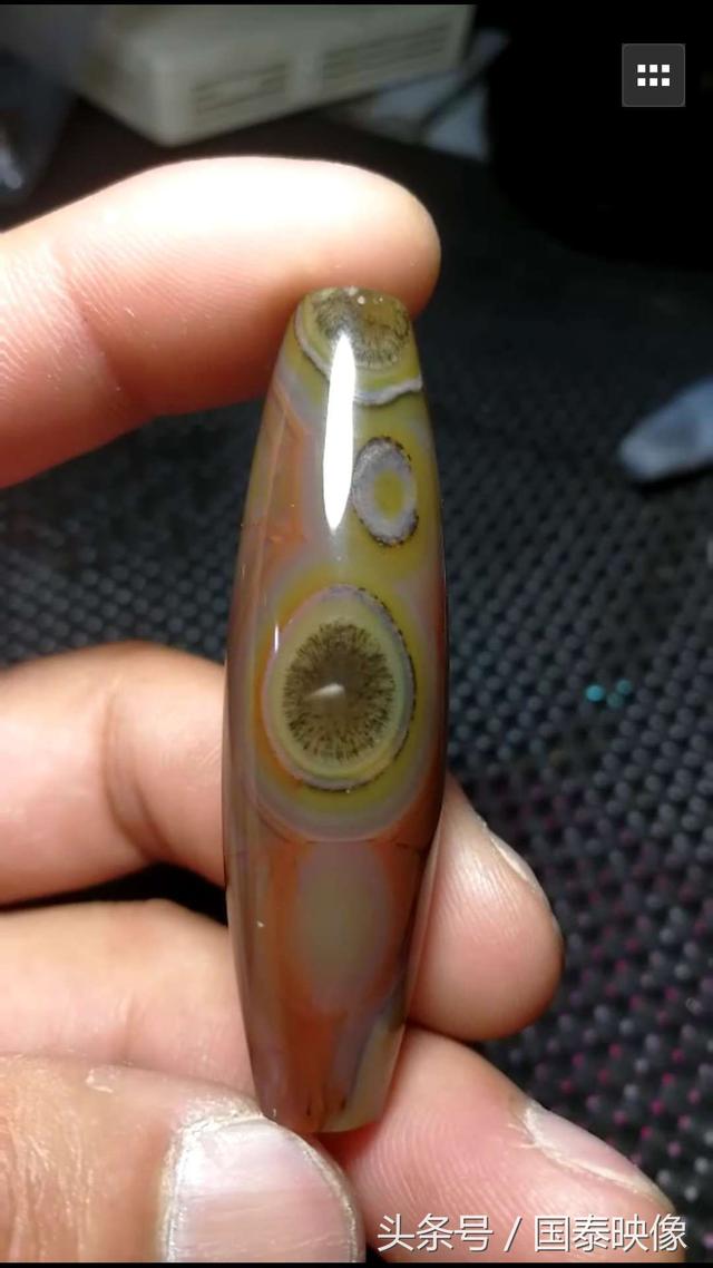 这样的八字形的天珠是不是极品你们看看能出什么价格可以拿回收藏