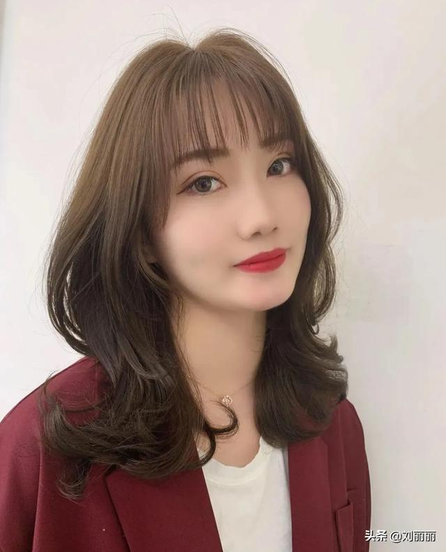 新时尚发型23款，无论长短都心动，让你美到心儿怦怦跳