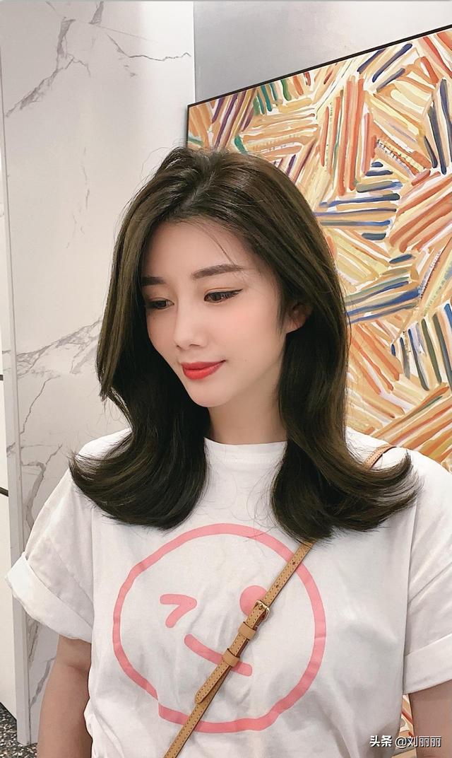 新时尚发型23款，无论长短都心动，让你美到心儿怦怦跳