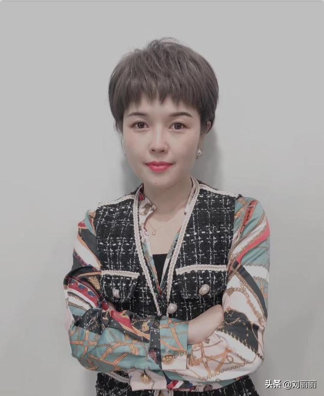 新时尚发型23款，无论长短都心动，让你美到心儿怦怦跳