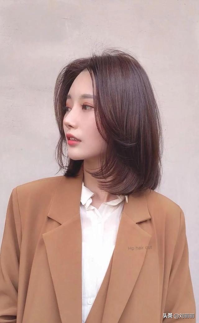 新时尚发型23款，无论长短都心动，让你美到心儿怦怦跳
