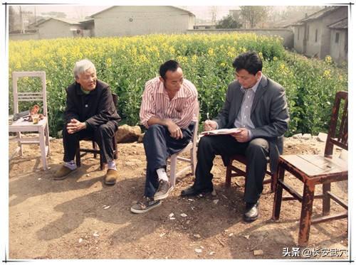 从民办教师到省委政研室处长：他用文章5次改变命运