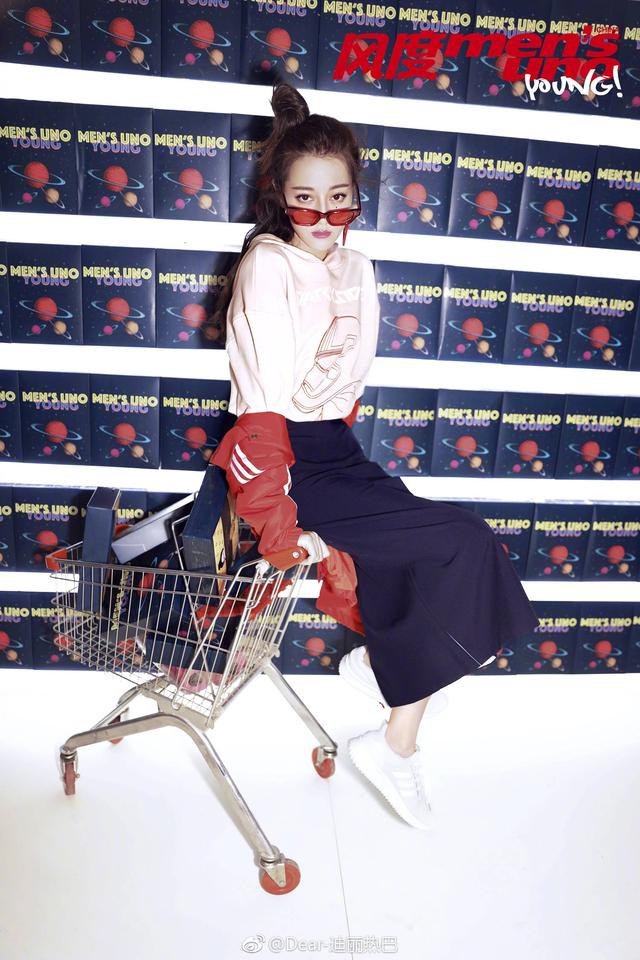 迪丽热巴！我们的口号永远是：为你痴！为你狂！