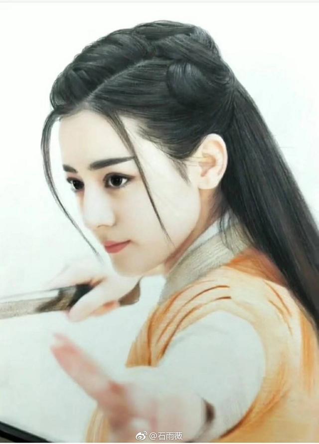 迪丽热巴！我们的口号永远是：为你痴！为你狂！