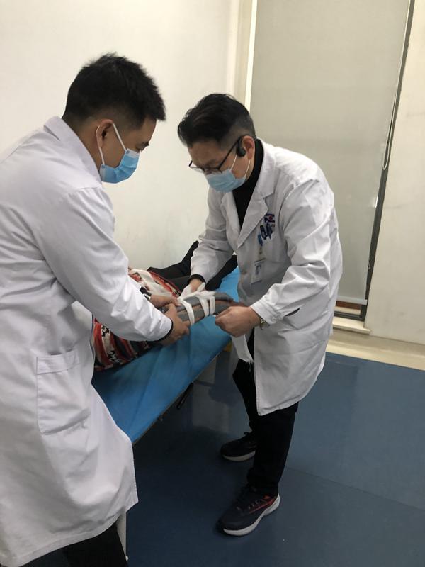 省内多家医疗机构迎来骨折就诊高峰，雪后咋出行