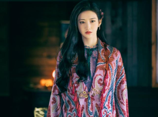 有种“名场面”叫景甜，穿西装戏曲漫步，走路姿势值全网女生学习