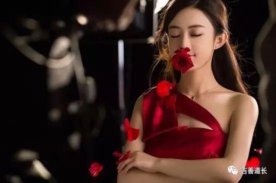八字婚姻存在问题，婚姻感情波折不断女命八字特征！