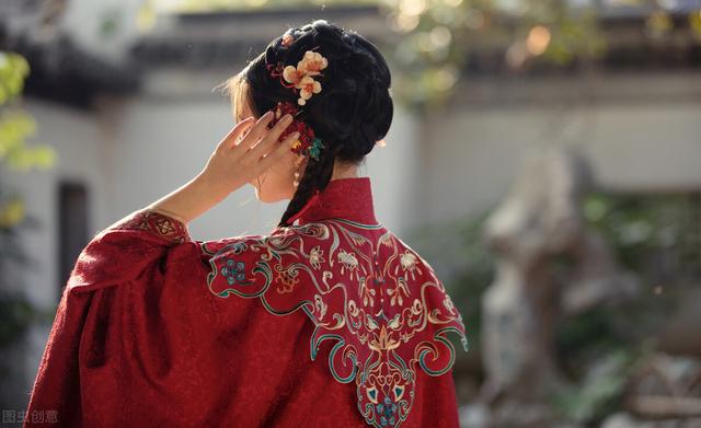 故事：为逃过选秀，将军独女故意扮丑，却被皇上一眼识破册封皇后