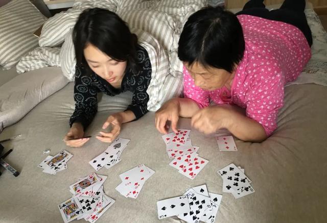 “双料影后”周冬雨的隐秘情史，以及她和小鲜肉易烊千玺的瓜