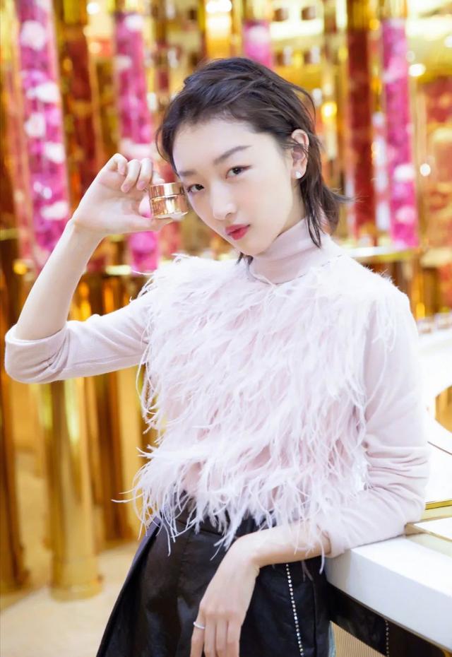 “双料影后”周冬雨的隐秘情史，以及她和小鲜肉易烊千玺的瓜